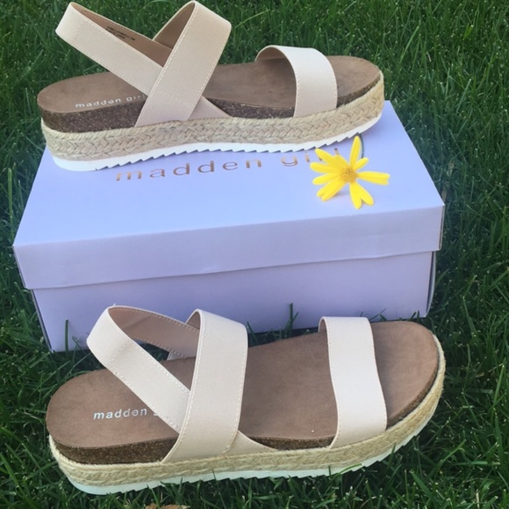 NEW**Madden Girl Espadrille‎ Cybell Wedge Sandals